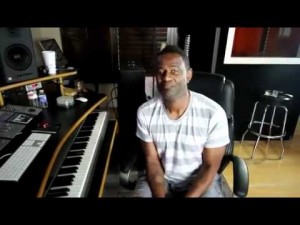 LMFAO: Brian McKnight Shows Women How Their Pum Pum Works!